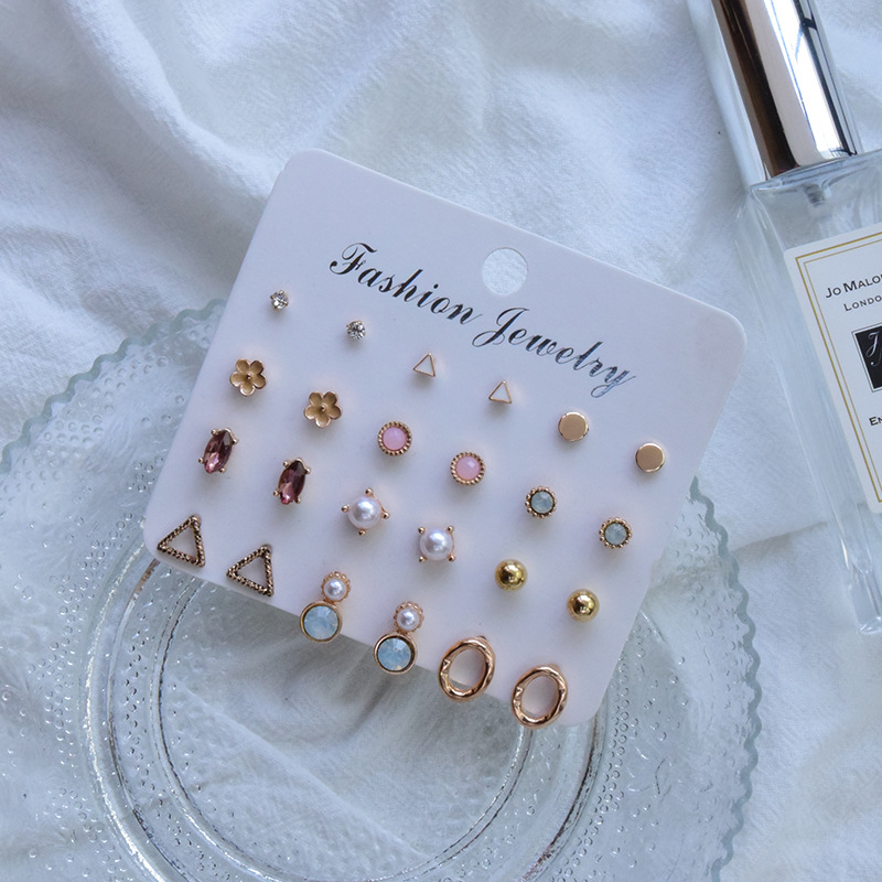 Fashion Pearl Diamond Geometric Earrings Wholesale display picture 2