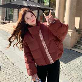 酒红色格纹拼接短款羽绒服外套女冬季2025新款白鸭绒时髦面包服