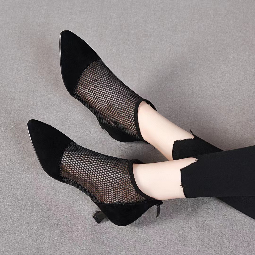 Sandal nữ da thật mũi nhọn gót thấp kiểu La Mã khoét lỗ thoáng khí — đen