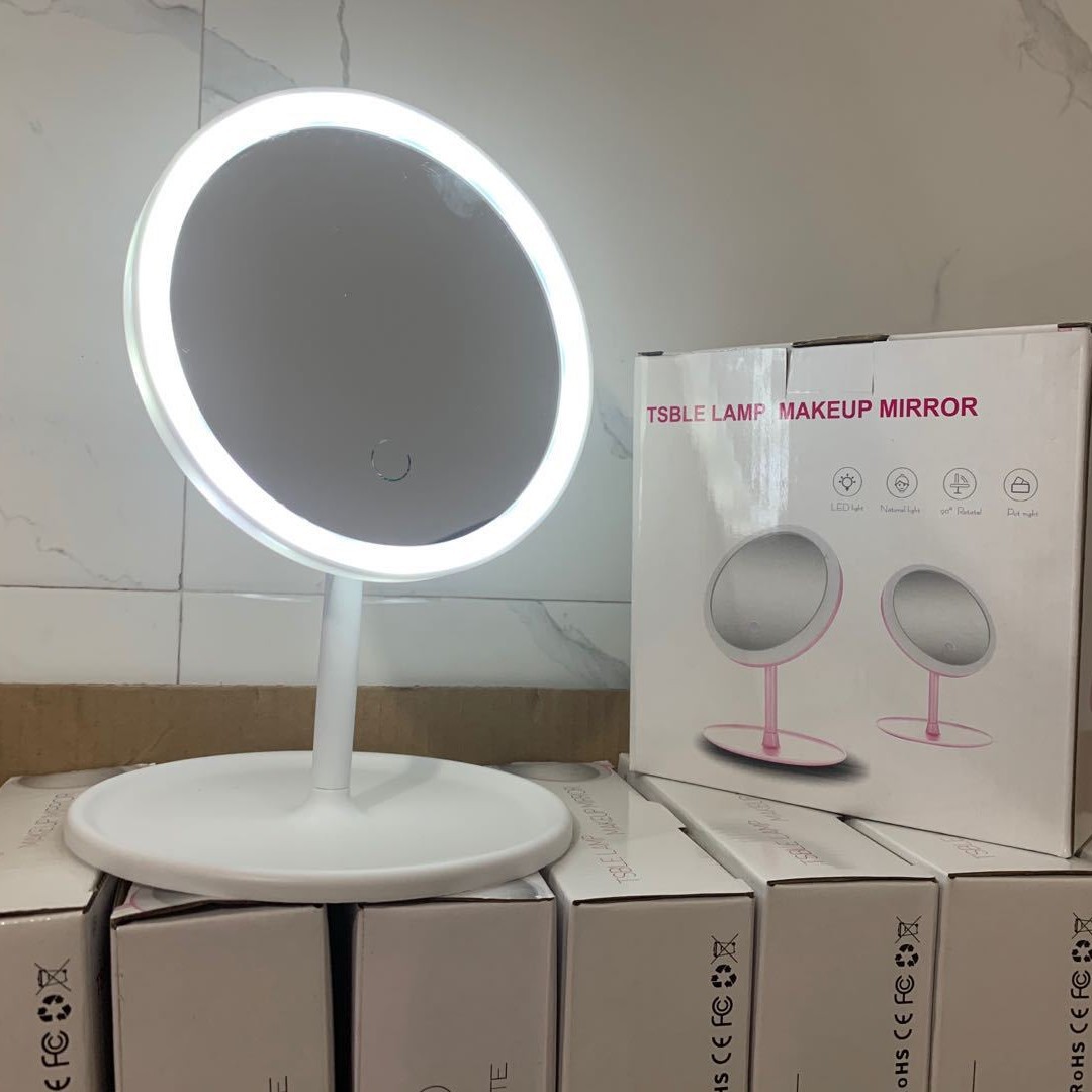 Fábrica al por mayor Douyin Internet rojo LED espejo de maquillaje espejo de belleza de escritorio espejo de maquillaje portátil plegable en nombre del cabello