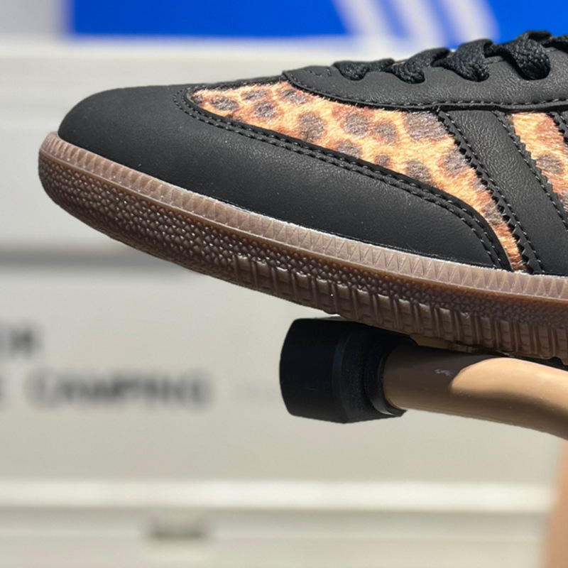 표범 무늬 짙은 녹색