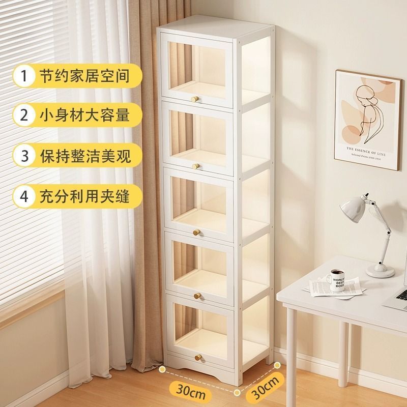 本棚の棚が床に落ちた小さな戸棚の客間は壁に寄りかかって本棚を縫う30センチの狭い戸棚にドア付きロッカーを持って郵便する|undefined