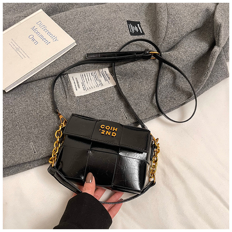 Bolso tejido de cuero de cera de aceite de alta calidad para mujer 2025 primavera nueva moda casual bandolera de moda de nicho