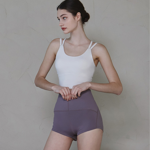 One-piece sports bra yoga top with bare skin, skin-friendly spaghetti straps, tight workout top including bra and backless top