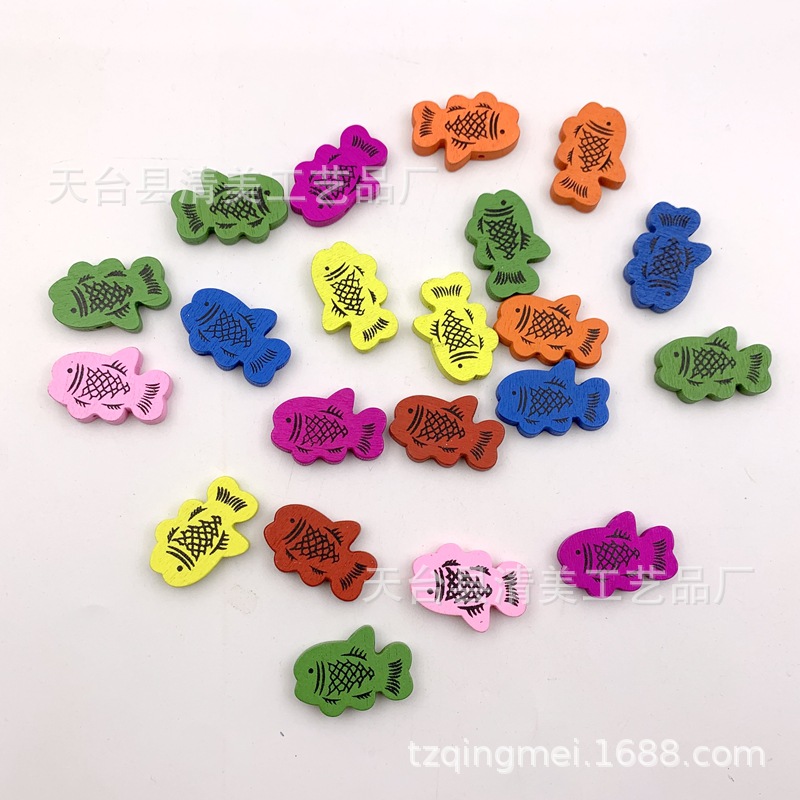 30*22mm color de dibujos animados grueso pescado botón de madera 5mm de grosor lindo pequeño pez niño botón de madera 50 por paquete
