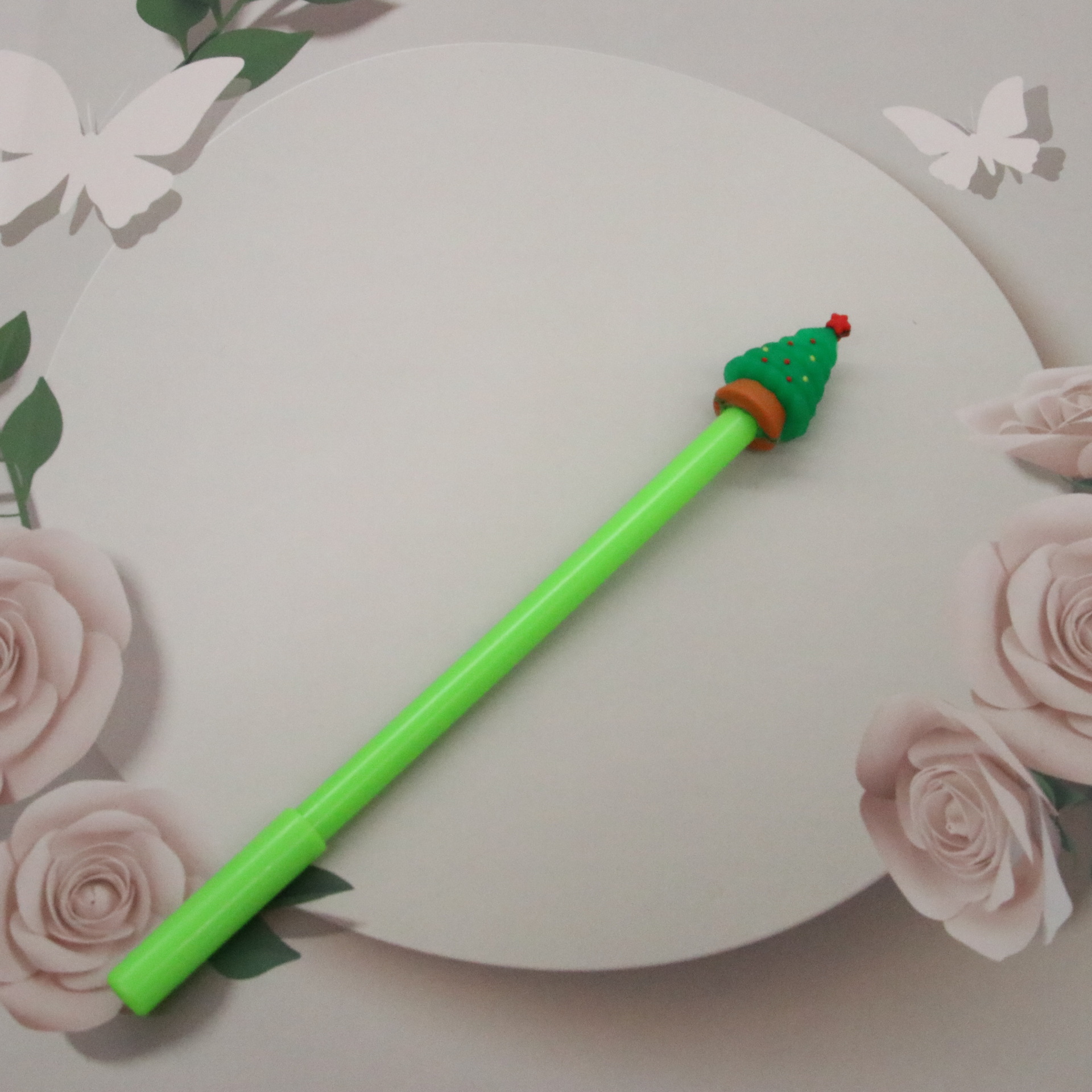 Bolígrafo de dibujos animados con diseño de Papá Noel y árbol de Navidad, papelería bonita, stock disponible para envío internacional, bolígrafo portátil.