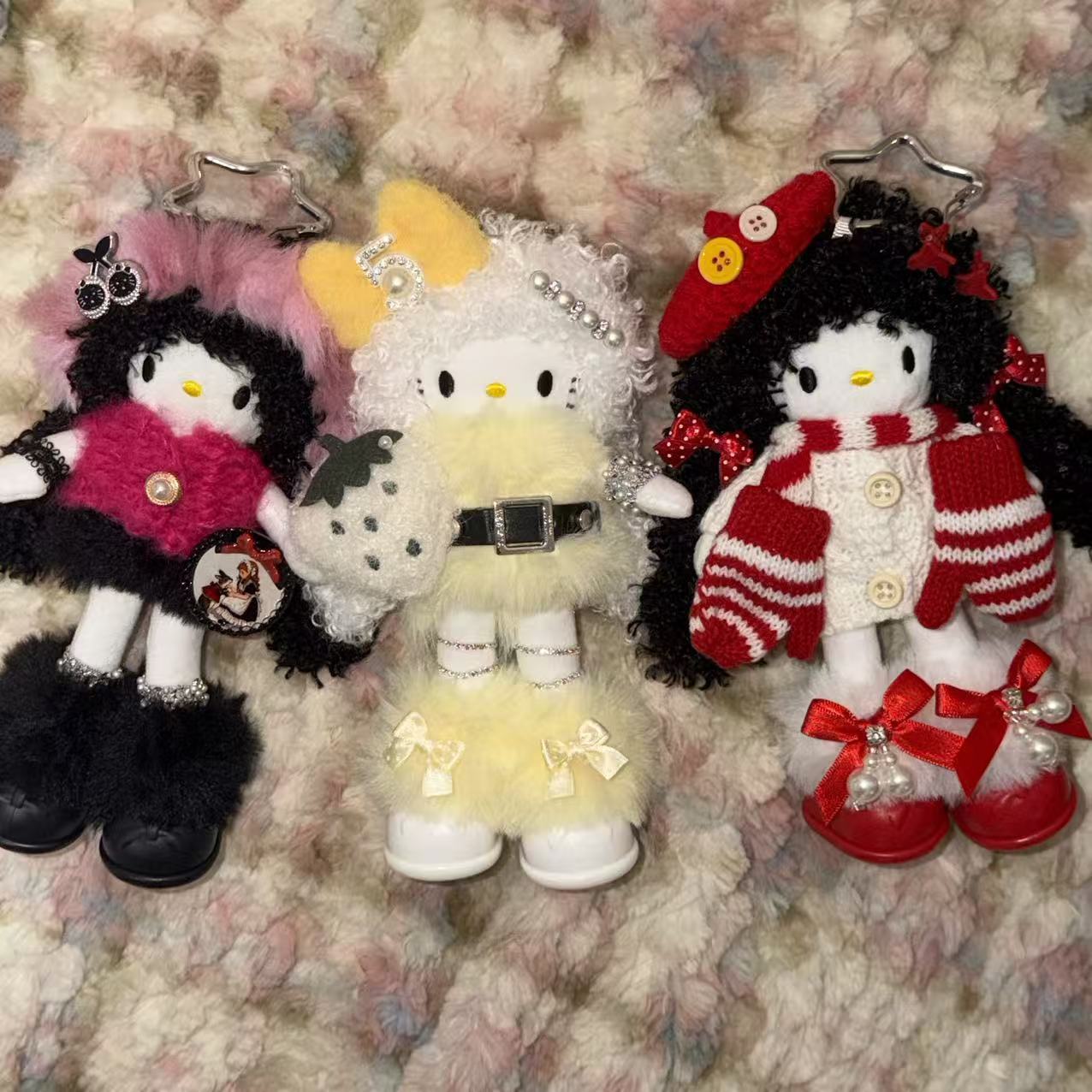 冬日出行kitty长腿新年新衣服可爱包包挂件公仔玩偶钥匙扣礼物送