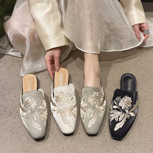 New Chinese Embroidered Baotou Half Slippers for Women Outer Wear 2025 Spring and Summer New Retro Flat Muller Half Slippers