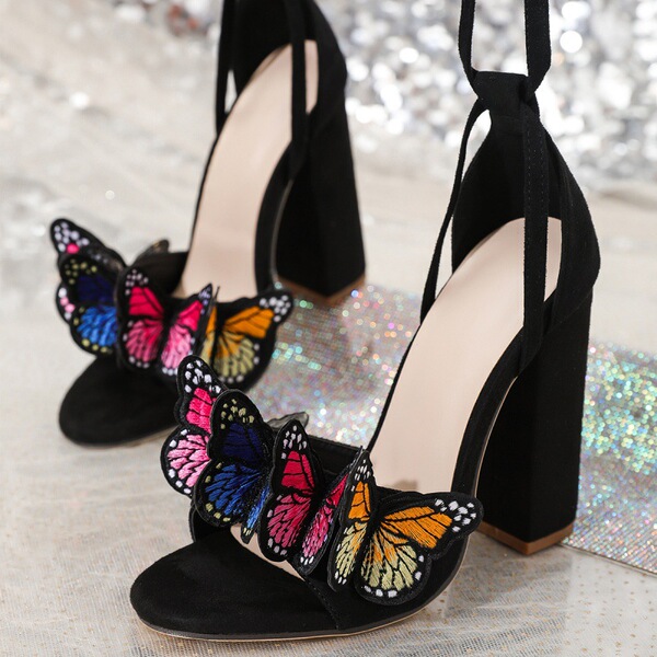 Three dimensional suede sandals with bow