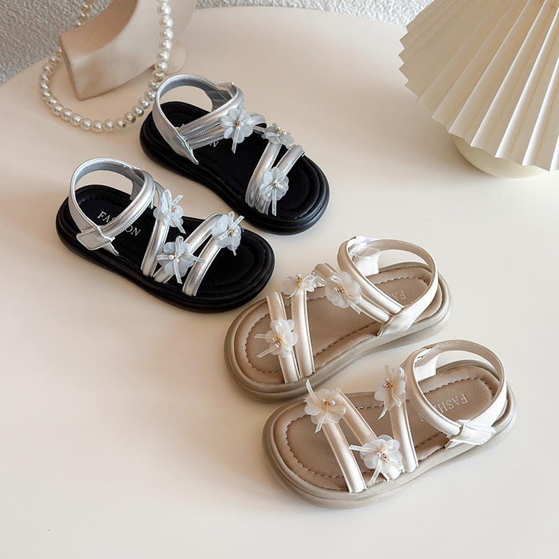 Zapatos de playa de chicas huecos de punta abierta primavera y verano 2026 nuevos zapatos de flores de encaje para niños zapatos de princesa de suela suave zapatos de moda romana image 5