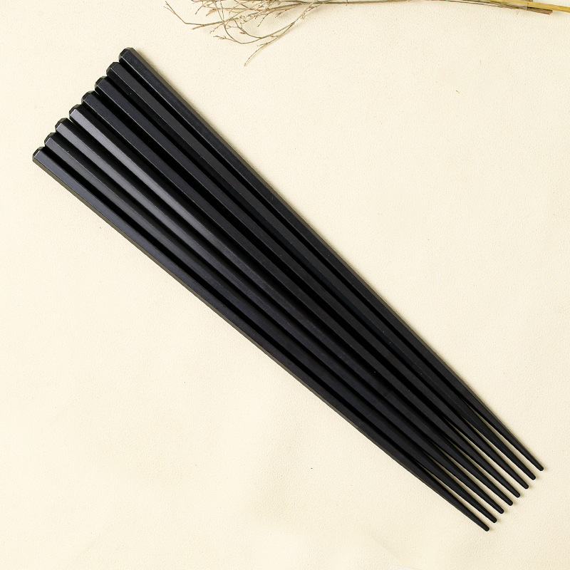 Nuevo hogar palillos de aleación de estilo japonés palillos puntiagudos palillos negros de alto aspecto palillos sin moho kuaizi al por mayor