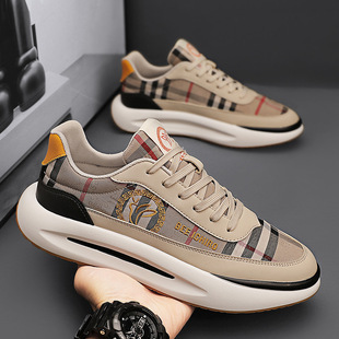 �ﶬ���eЬӢ����Ь�r����H��͸�ⲼЬ�ļ��ϵ��ٴ�\��ЬŮ��