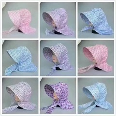 春夏のモデルは茶の帽子を採取して顔を保護します。