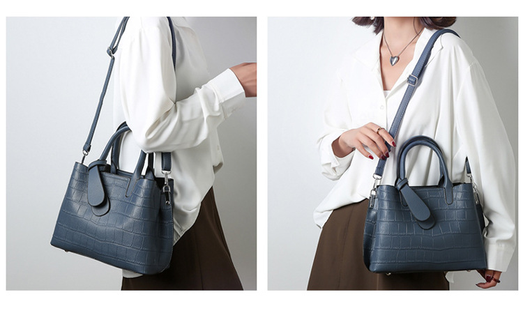 Women's Medium Pu Leather Crocodile Fashion Ornament Square Zipper Bag Sets display picture 13