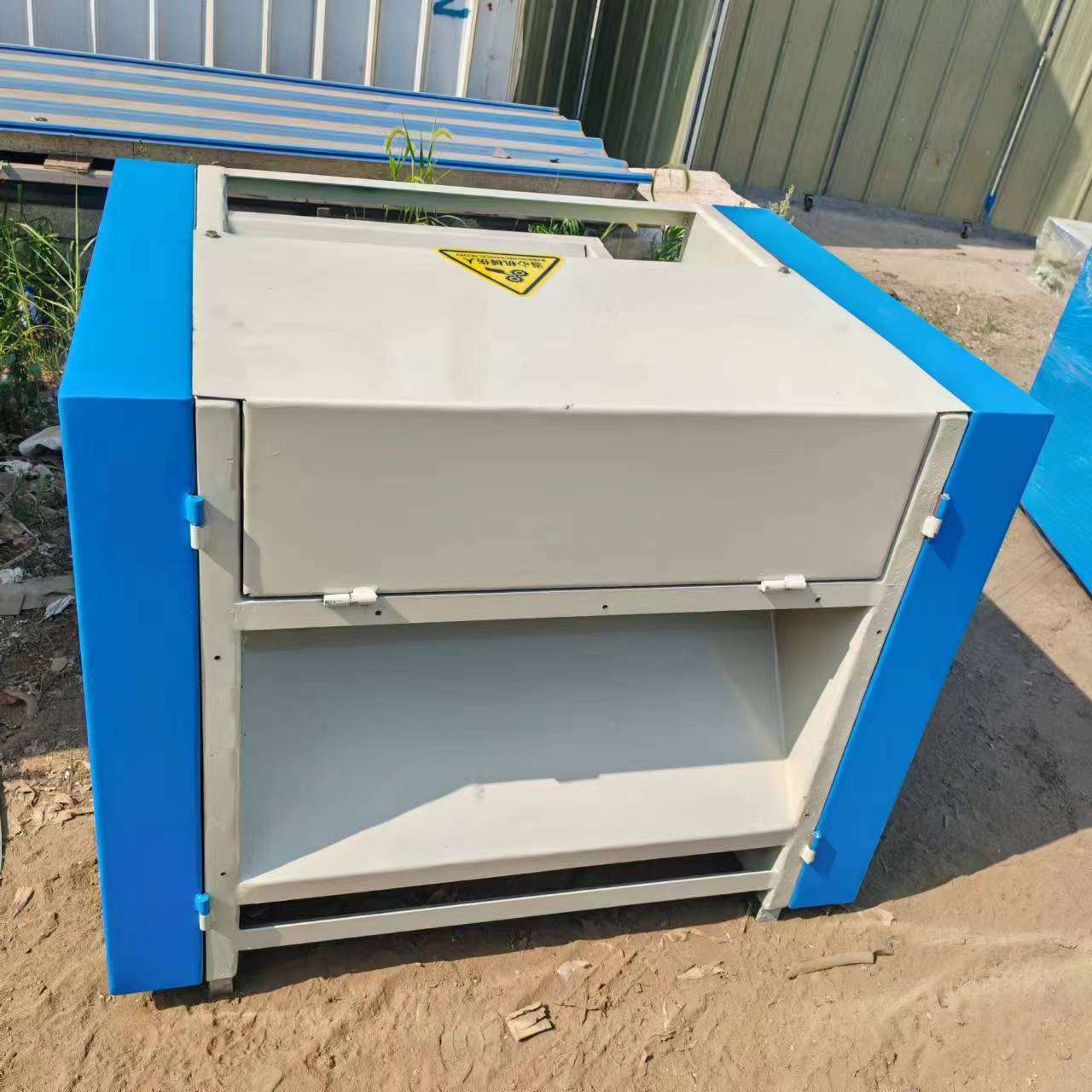 Máquina abridora de algodón PP con alimentación por cinta transportadora y rodillos múltiples, ideal para la producción de rellenos de almohadas, juguetes y camas para perros.