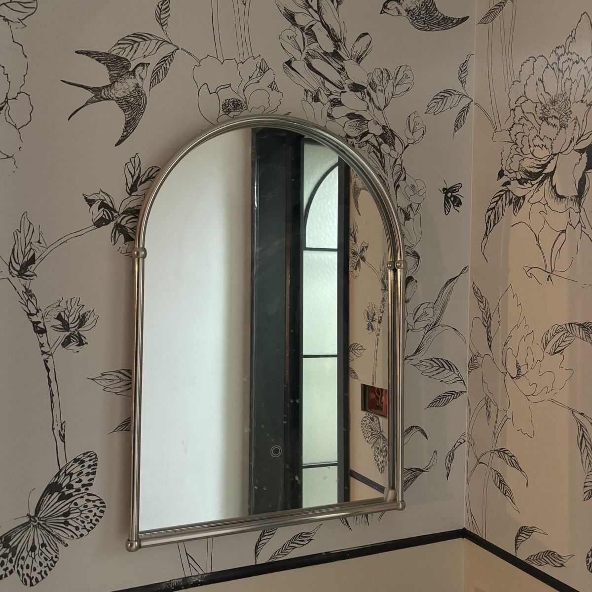 French Retro Arch Bathroom Mirror Simple Wall-Mounted Nordic Bathroom Wall-Mounted Stainless Steel Vanity Mirror