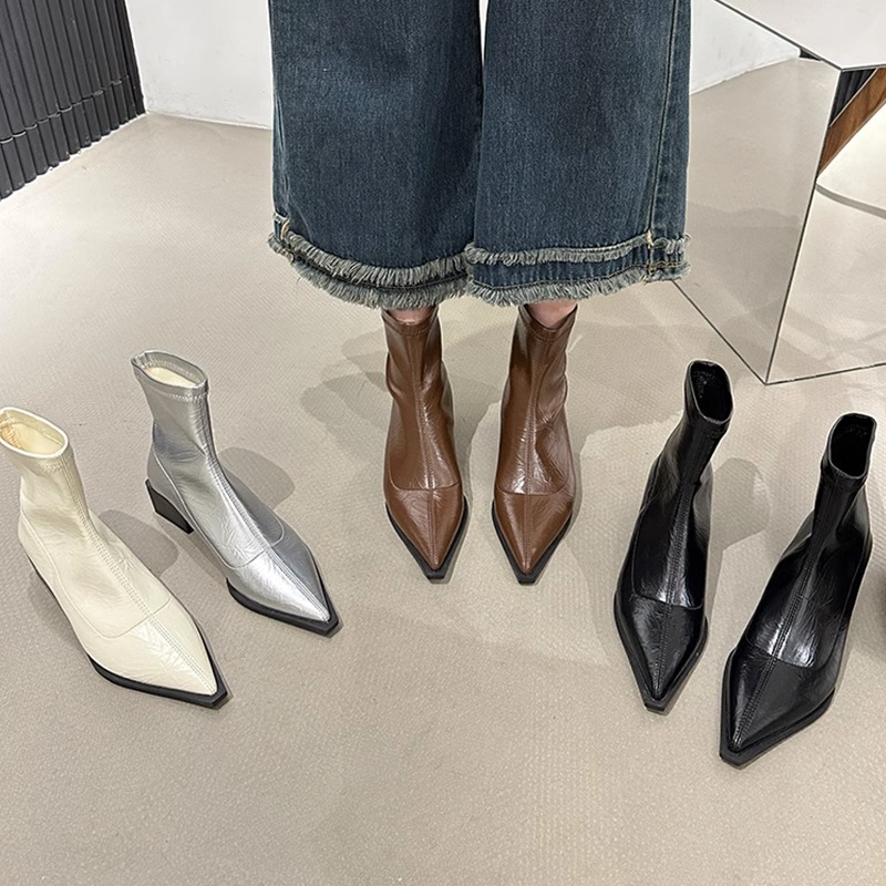 Stivali Martin dal design piccolo e sottile con tacco spesso moda donna autunno/inverno 2023 corti a punta_voghion.com