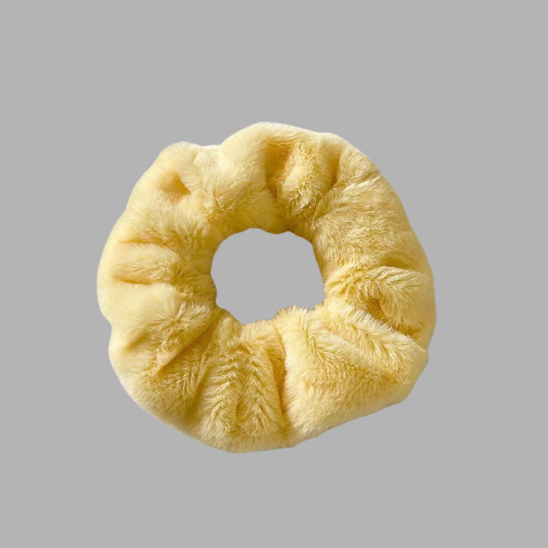 노란색 털실 머리끈