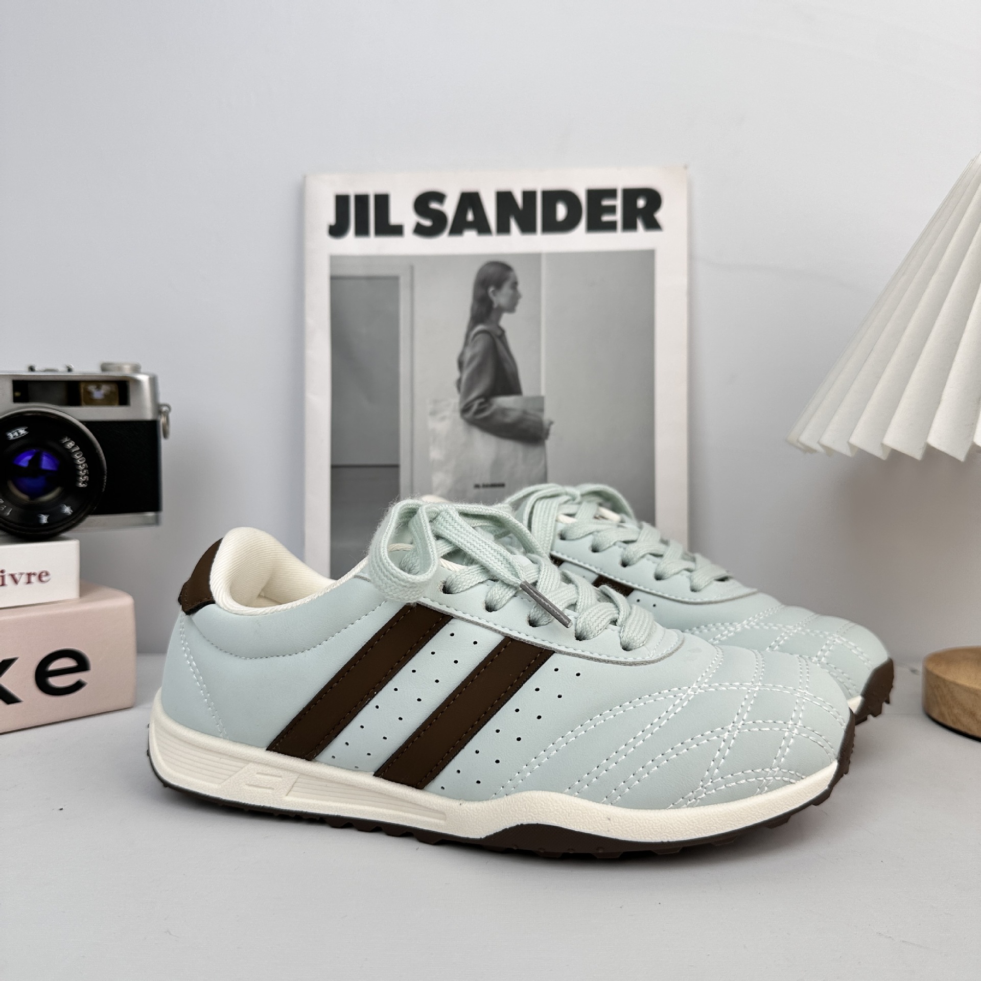 Yuanbo zapatos deportivos casuales para niños 2025 nuevos zapatos de mujer de otoño con suela gruesa zapatos blancos pequeños zapatos de skate retro