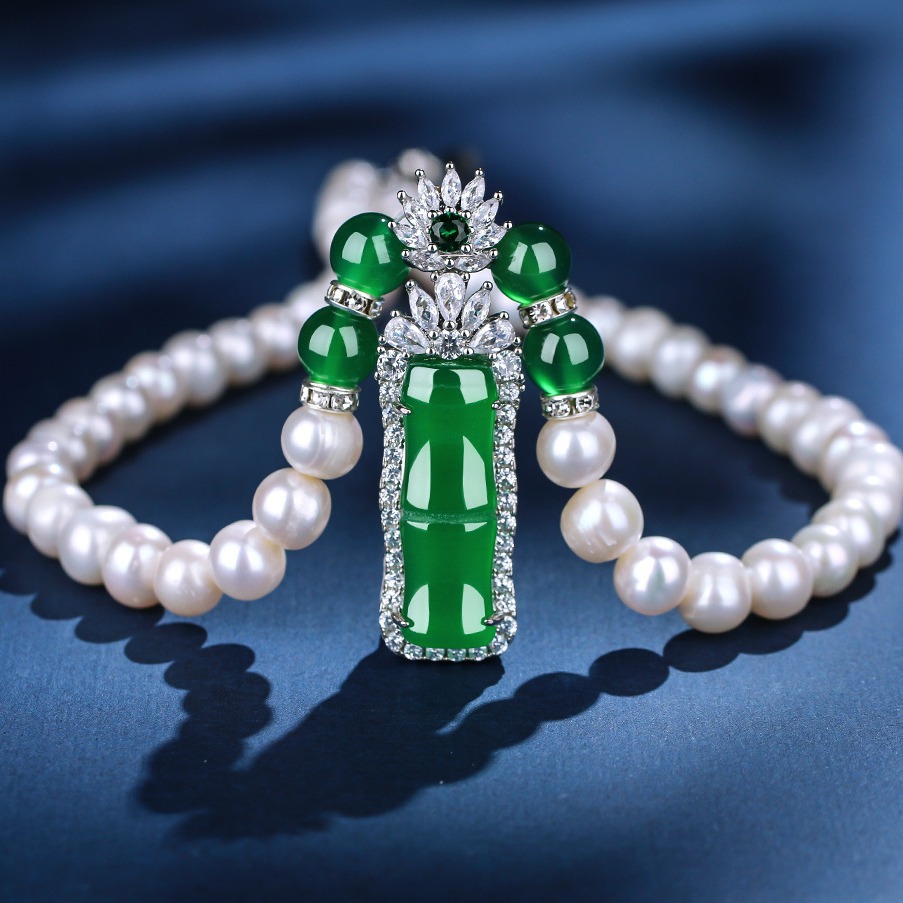 Organic green agate necklace from pearl