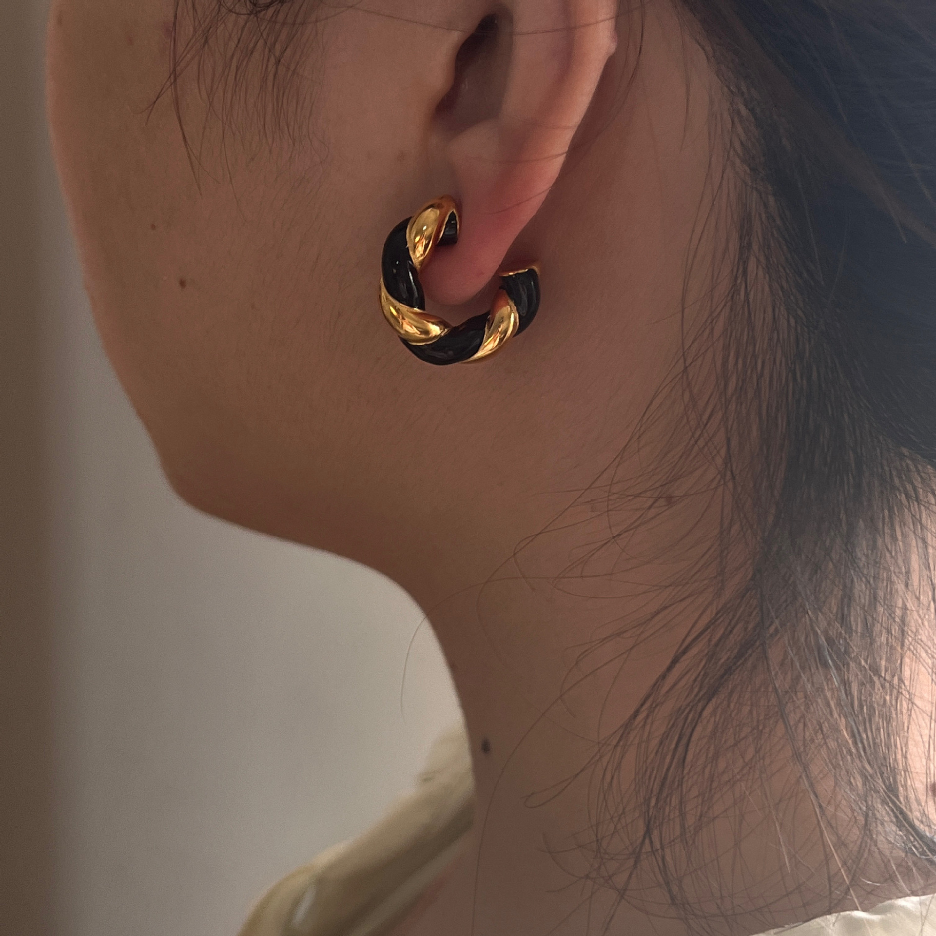 Twist Pattern Women'S Gender 1 Pair Retro Twist Titanium Steel Plating Gold Plated Earrings