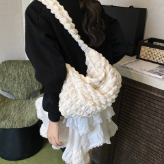 新款女包洋气大容量云朵包泡泡托特包通勤小众褶皱休闲泡芙单肩包