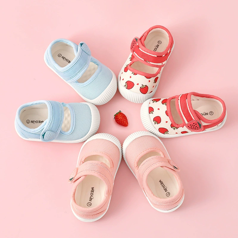 Детские сандалии для девочек 2024 года, летние мягкие нескользящие босоножки для малышей, дышащие, модные, как у принцессы, также подходят для мальчиков