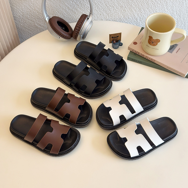 Korean Style Casual All-match Children's Slippers 2025 Summer New Flat Sandals with Thick Sole Outer Wear Beach Shoes