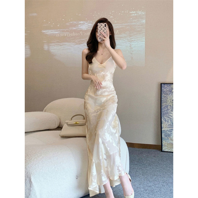 フレンチホワイトvネックストラップワンピースレディース2025夏新作優しい風高級感名媛バッグヒップドレス|undefined