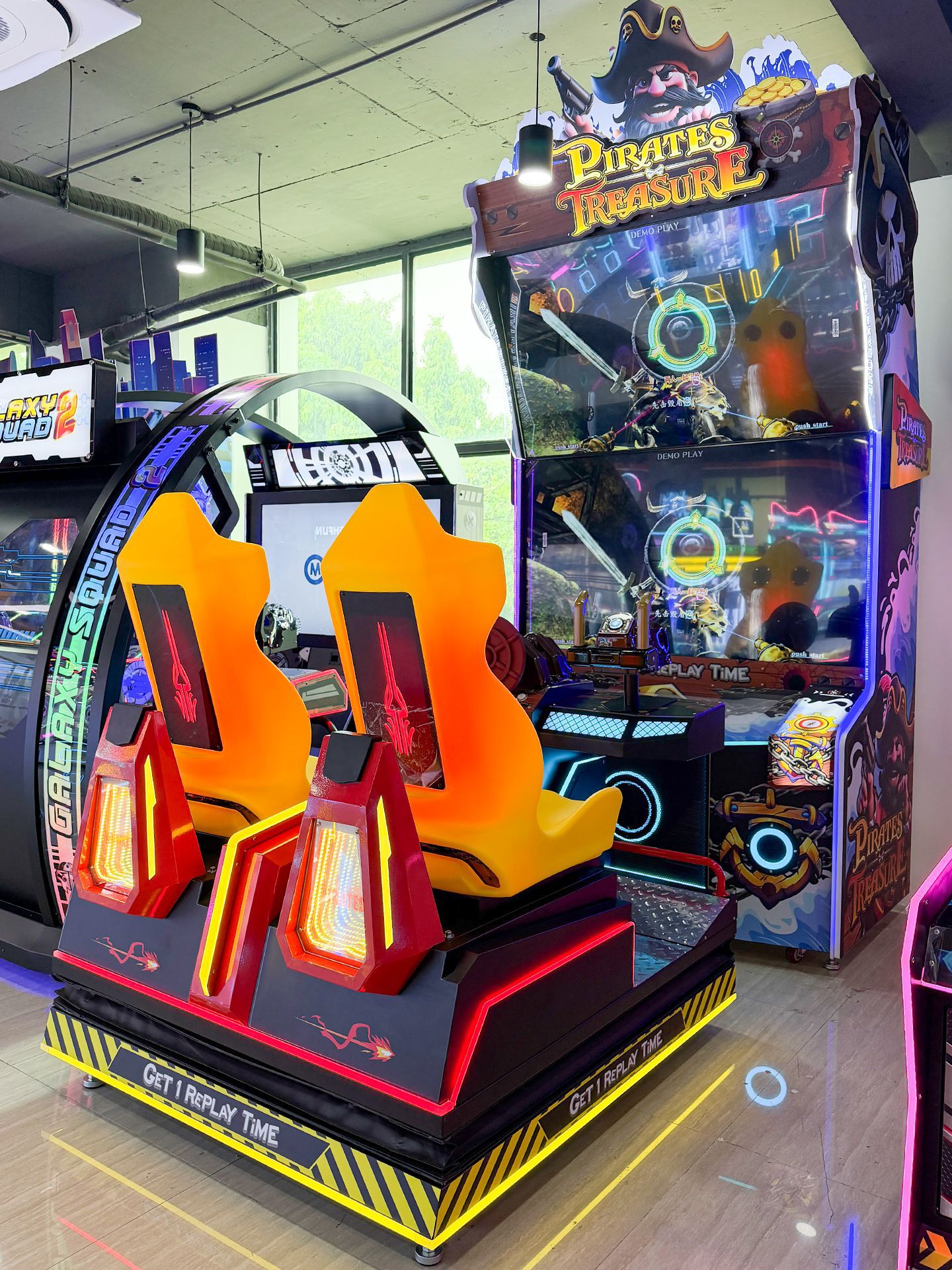 Juegos de pantalla gigante de entretenimiento comercial láser simulador de juegos de disparos de doble jugador fuente de equipos de entretenimiento fabricante de escaneo de código
