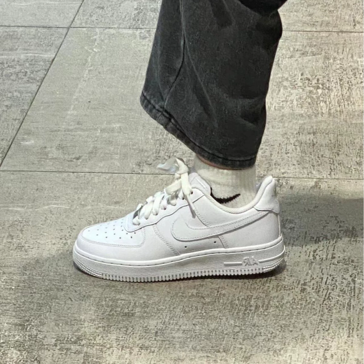 Putian Shoes Pure Original Air Force One Men's and Women's Classic Easiest for Match Sneakers Pure White Casual Heightening White Shoes Black Warrior