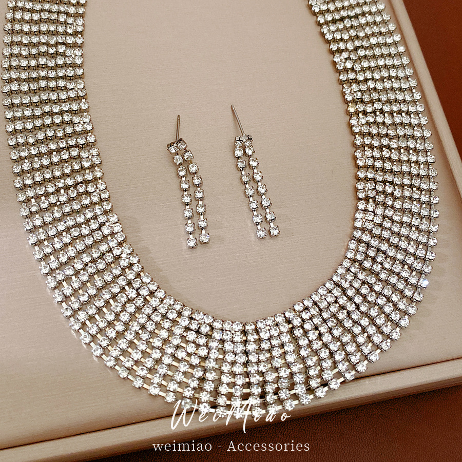 El estilo europeo y americano con diamantes con bordas collar ligero de lujo de alta calidad cadena de clavícula temperamento exagerado conjunto de joyería de moda para mujeres