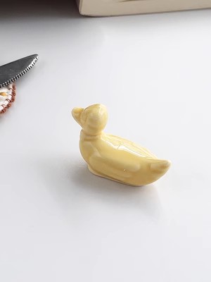 작은 노란 오리