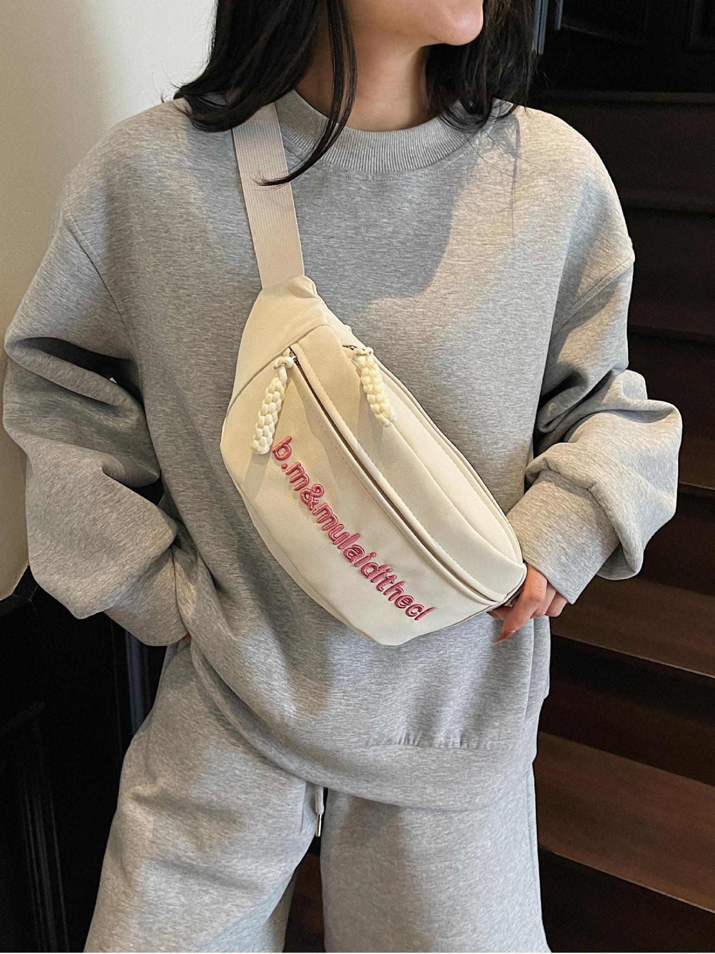 Comercio exterior Super Fire Bordado Estilo extranjero Bolsa de pecho Mujer 2025 Nuevo estilo de moda salvaje Bolsa de mensajero de hombro casual de celebridades de Internet