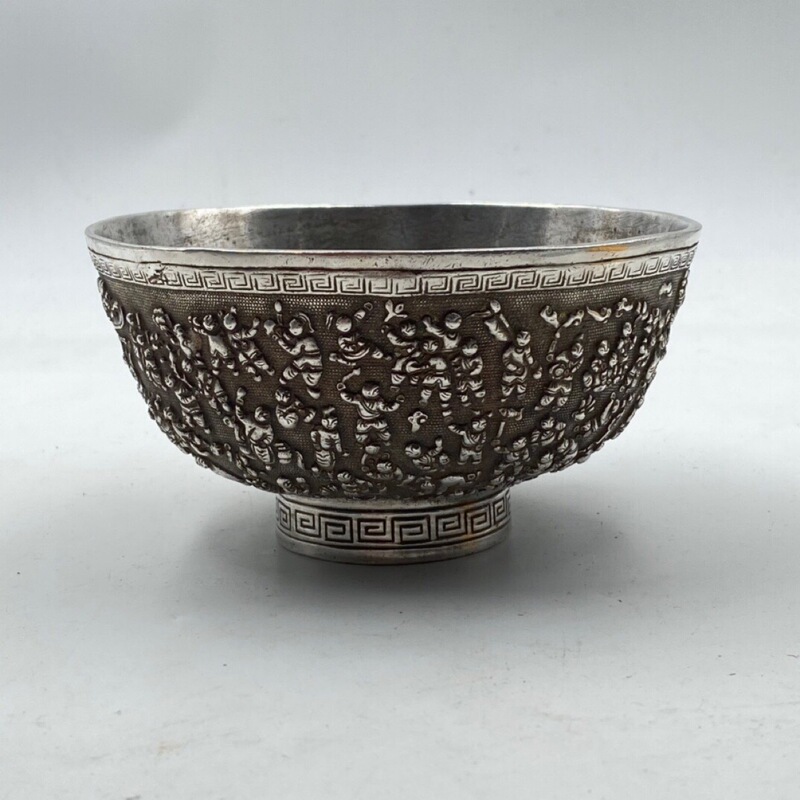 Antique Miscellaneous Collection of Ming Xuande Dynasty Hundred Sons and Grandsons Bowls Retro Old Handicraft Ornaments Silver Bowls Antique Miscellaneous Collection of Ming Xuande Dynasty Hundred Sons and Grandsons Bowls Retro Old Handicraft Ornaments Silver Bowls