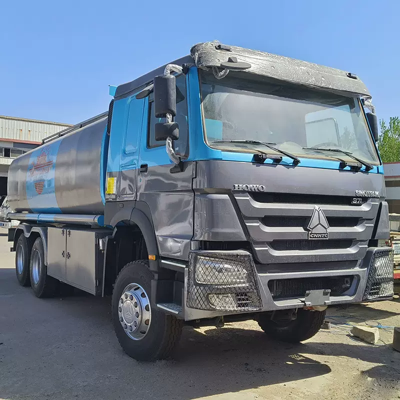 外贸专供二手重汽洒水车 大容量柴油洒水车 出口型多功能运水罐车