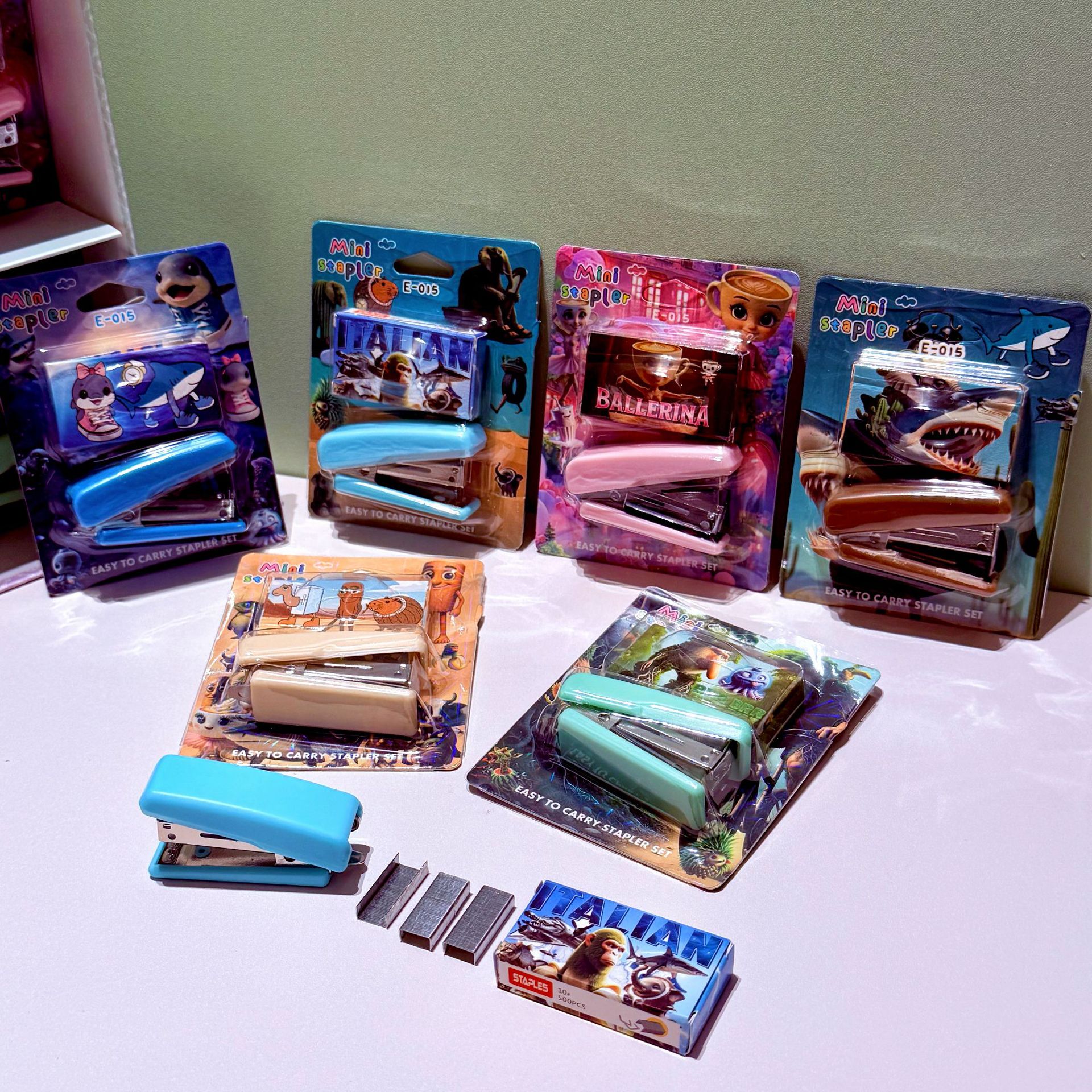 AI montaña y marjing mini grapadora conjunto de grapadora de escritorio portátil para estudiantes suministros de papelería para estudiantes