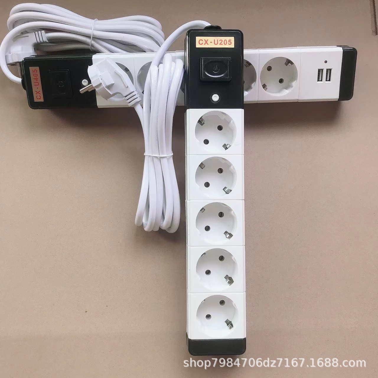 Enchufe USB multifuncional Tablero de conexión de estilo europeo Tablero de remolque ruso Estándar tailandés Estándar alemán Gabinete de Yiwu al por mayor transfronterizo