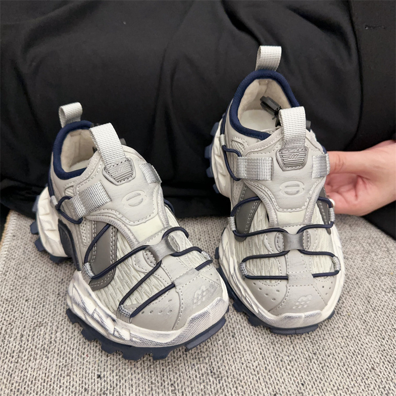 アウトドア子供の新しいファッションはスポーツシューズ2025秋のカジュアルなお父さんの靴の男女の子供の滑り止めのランニングシューズです。|undefined