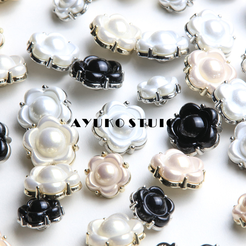 Exquisite Floral Pearl Buttons for Women's Shirts, Knit Cardigans, and Vests
