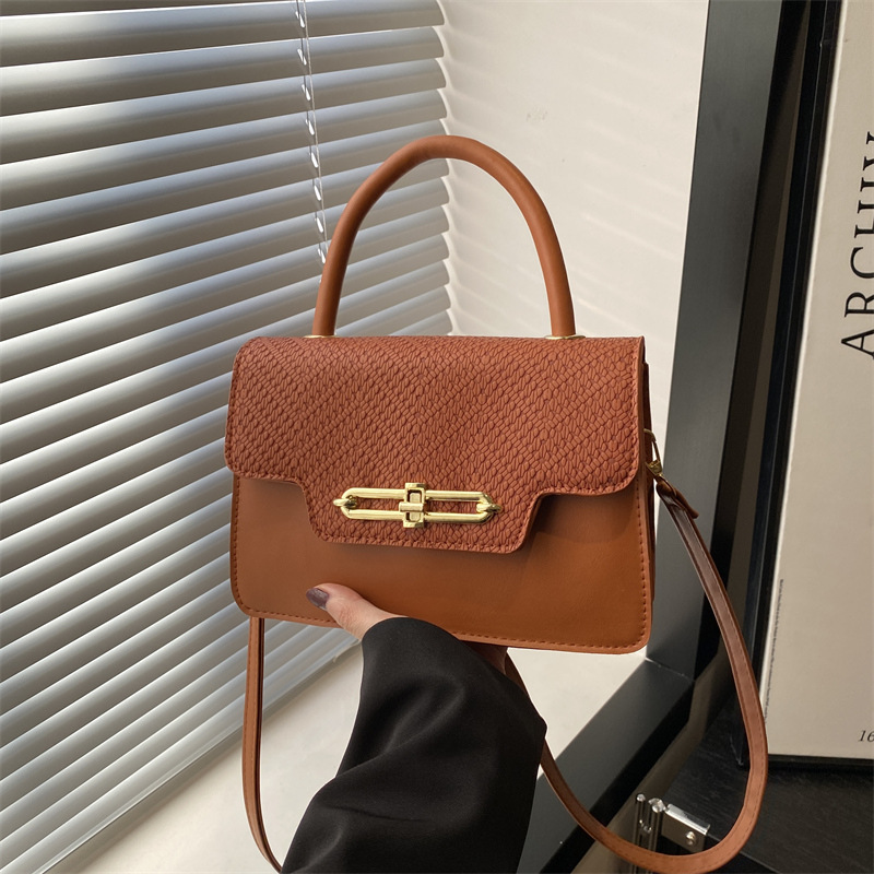 Bolso pequeño portátil casual retro femenino 2025 nuevo bolso cuadrado pequeño de moda coreana textura hebilla bolsa de mensajero de nicho