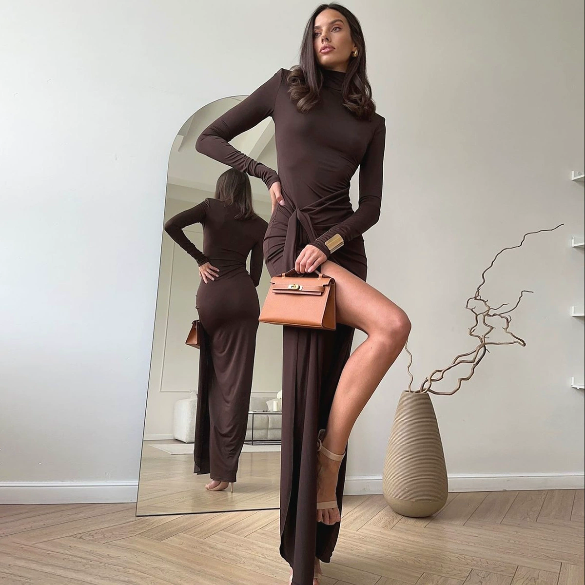 Европейская и американская женская одежда 20224 зимний новый сексуальный с открытыми вилками бедра длинное платье