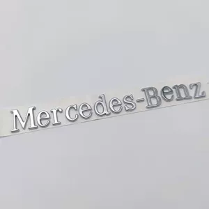 Mercedes-Benz avtomobilləri, İngilis loqosu arxa emblemi, Pekin hərfi stikeri