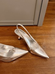 包頭涼鞋2023年新款夏季中跟高跟鞋尖頭細跟銀色法式氣質時尚