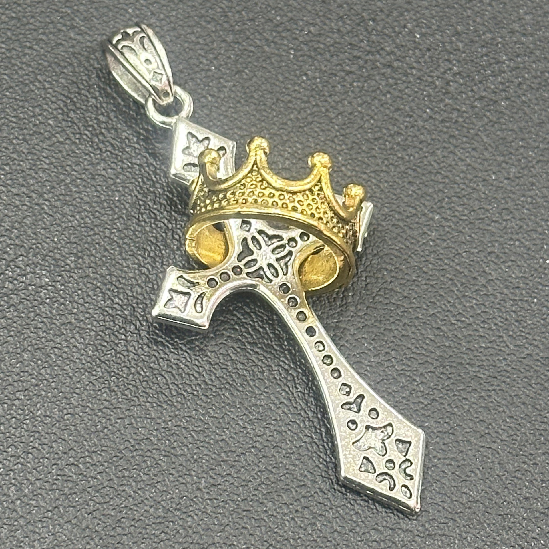 Crown Cross Necklace for Men, Trendy and Unique, Retro Titanium Steel, Non-Fading, Hip-Hop Niche Style, Male Pendant Accessory