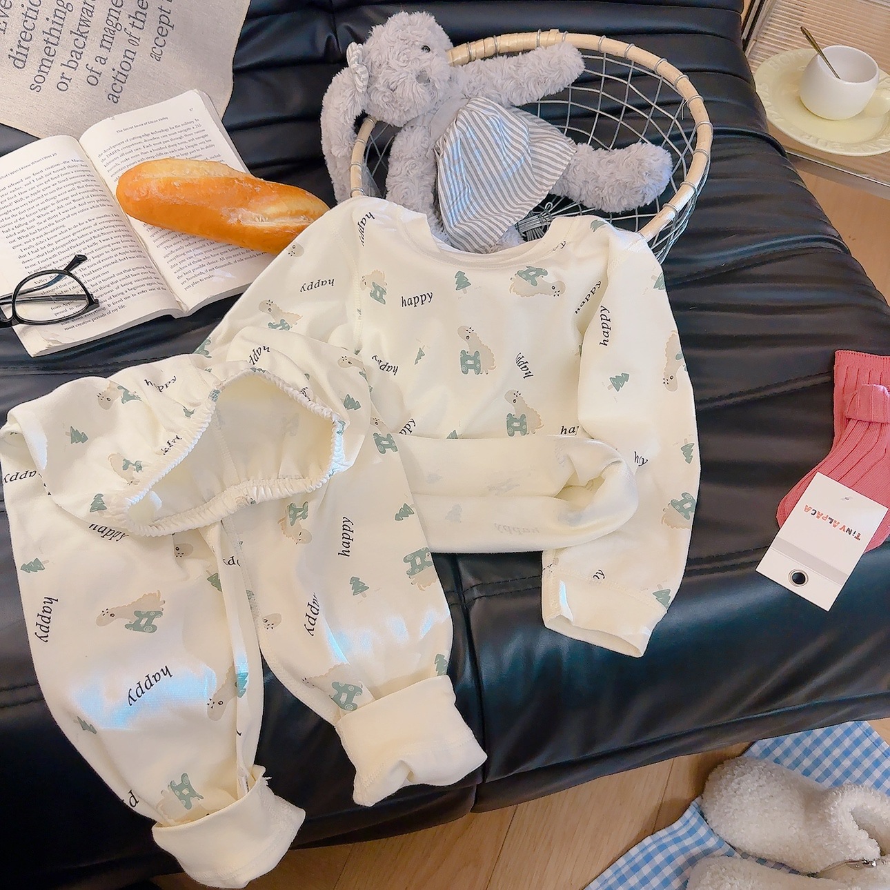 Baja interior de algodón para niños peinado molido chaqueta de otoño para niños y niñas pantalones de otoño impresión pijamas ropa de hogar ropa infantil al por mayor
