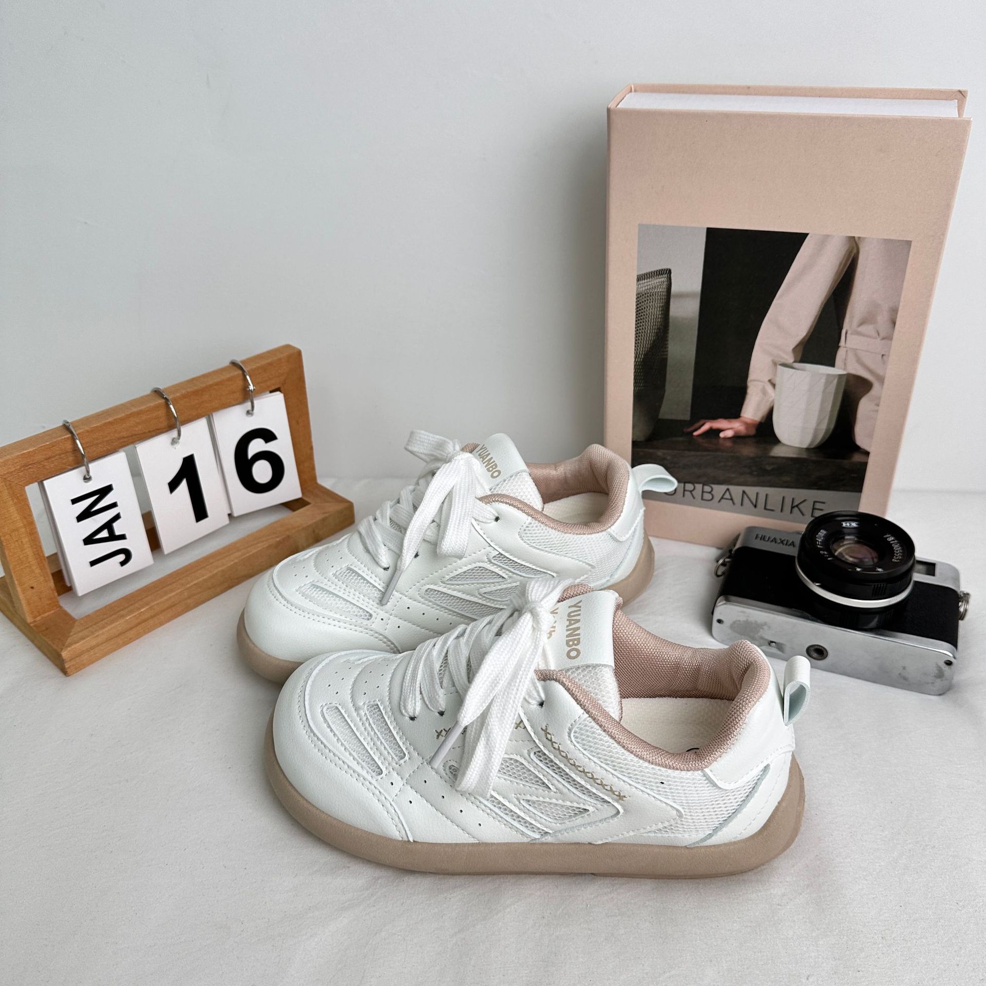 Yuanbo2025 primavera nuevo estilo de zapatos de skate de cabeza cuadrada zapatos de lona casuales de mujer zapatos de lona transpirables coreanos zapatos blancos