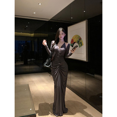 轻熟曼调灰色皱褶可拆袖子连衣裙长袖v领吊带长裙两件套女