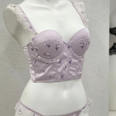 覚版の美意は胸の刺繍を頼んでスーツのお姉さんの攻撃の十分なレースの刺繍の4列のボタンの束ねのスーツを配合します。