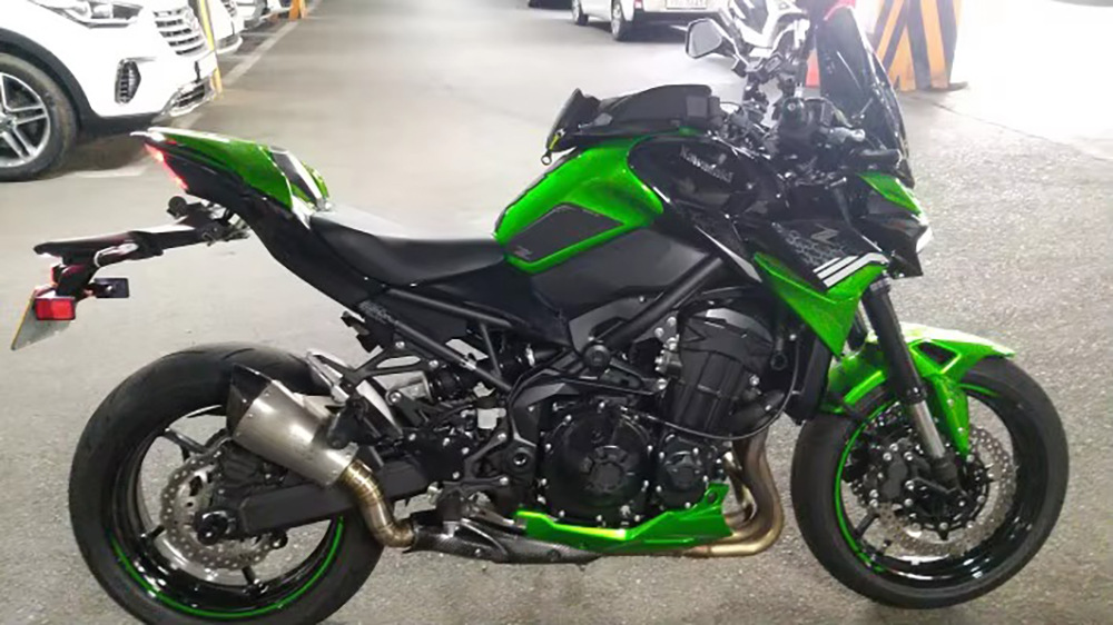 Motorcycle modified exhaust pipe front and rear section connected to the original car rear section carbon fiber exhaust suitable for Kawasaki Z900